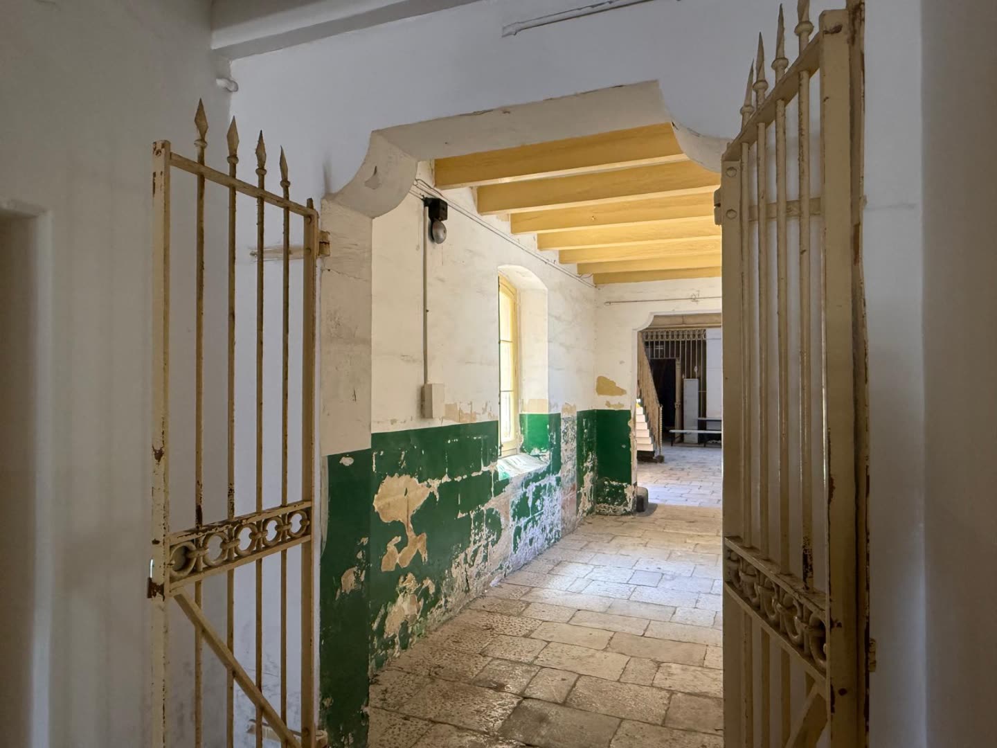 The green gate - sector divider